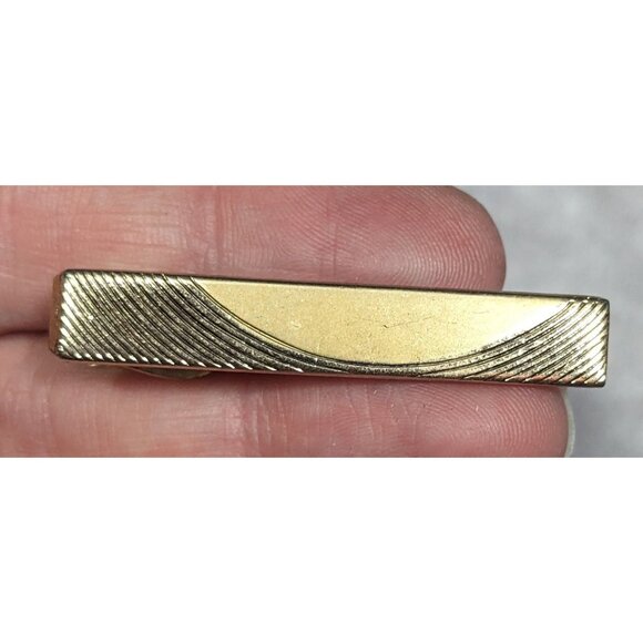 Vintage Etched Gold Tone Rectangular Tie Clip - Picture 3 of 3